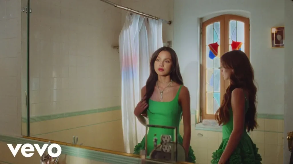 deja vu – Olivia Rodrigo – Music Review Worldbestmusic